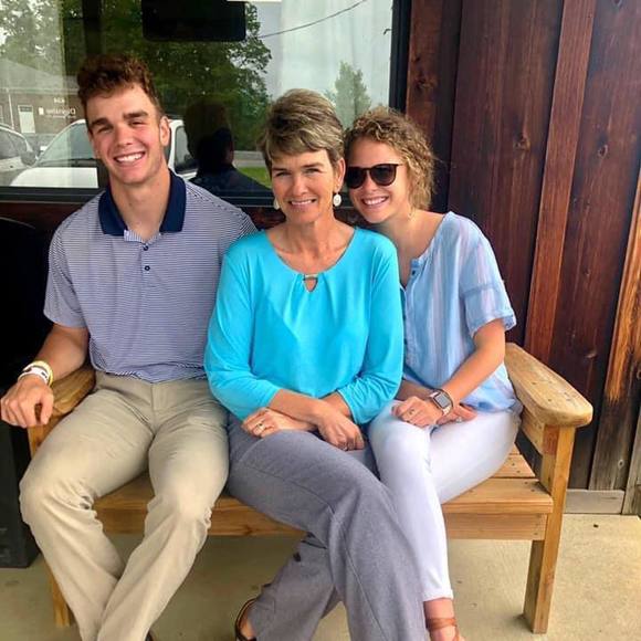 Meet your Posher, Lisa - Picture 1 of 1